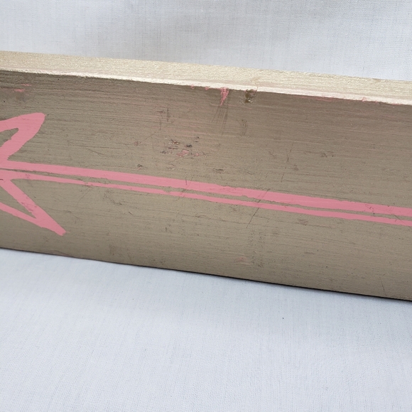 Large Pink Gold Arrow Sign 18 x 3.5 Inches Painted Wood Wedding Party Gathering - Picture 2 of 3